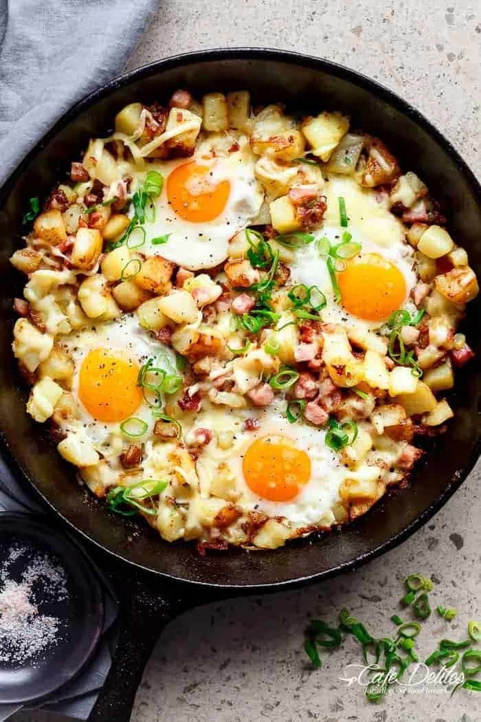 One Skillet, Zero Stress: The Cheesy Bacon Egg Hash Everyone's Obsessed With!